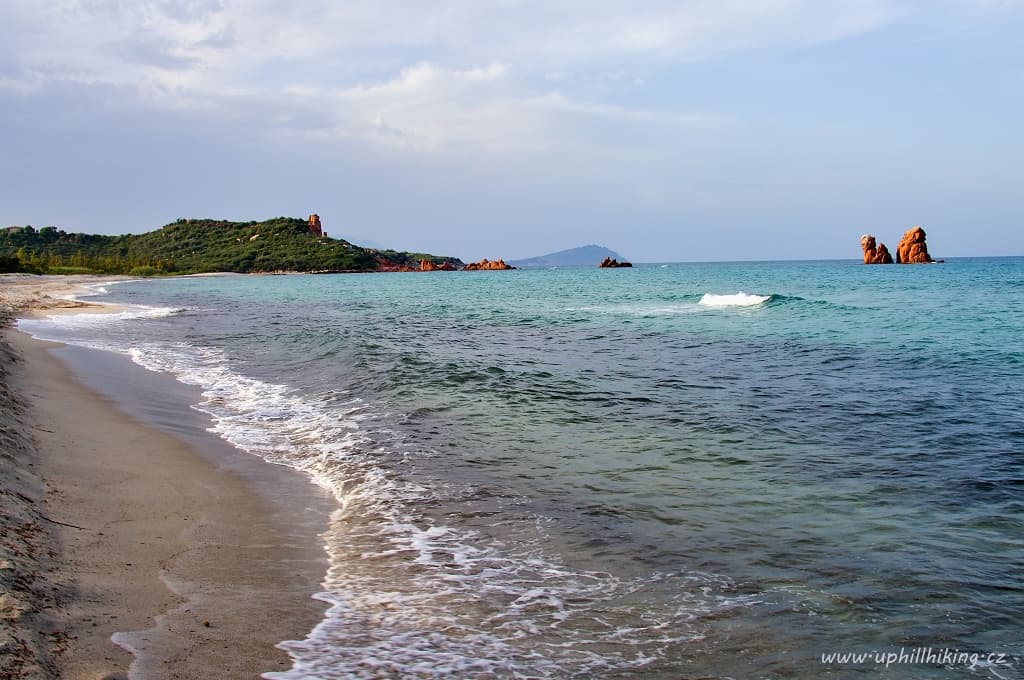 2019-06-07 Sardinie I - Baia Cea, pláž nedaleko Tortoli