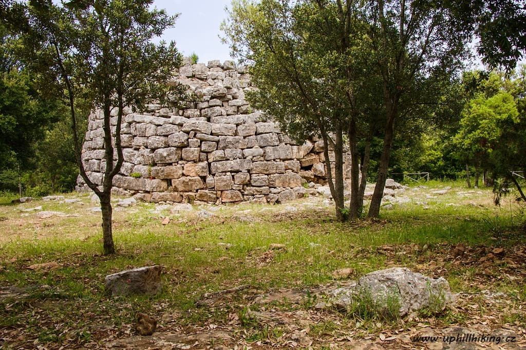 Sardinie III - jeskyně Su Marmuri a skvělé výhledy do okolí