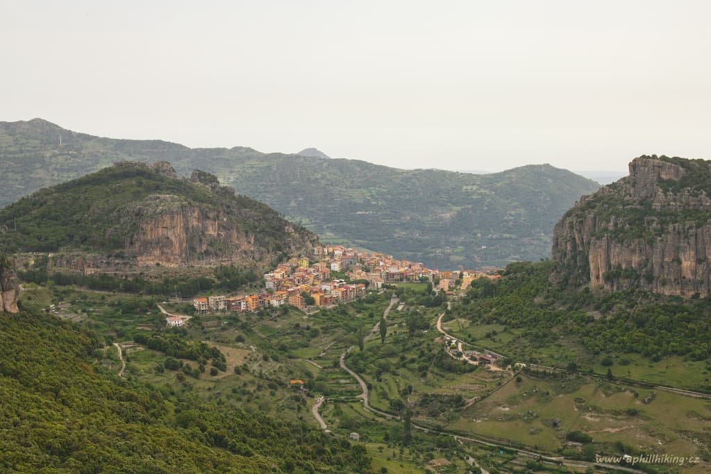 Sardinie III - jeskyně Su Marmuri a skvělé výhledy do okolí