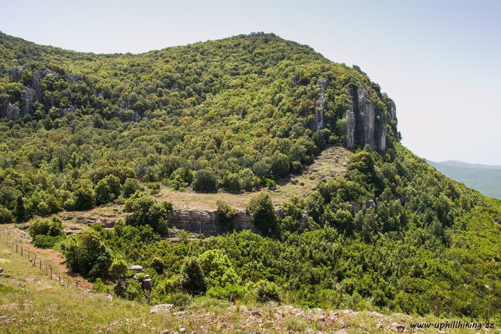 Sardinie III - jeskyně Su Marmuri a skvělé výhledy do okolí